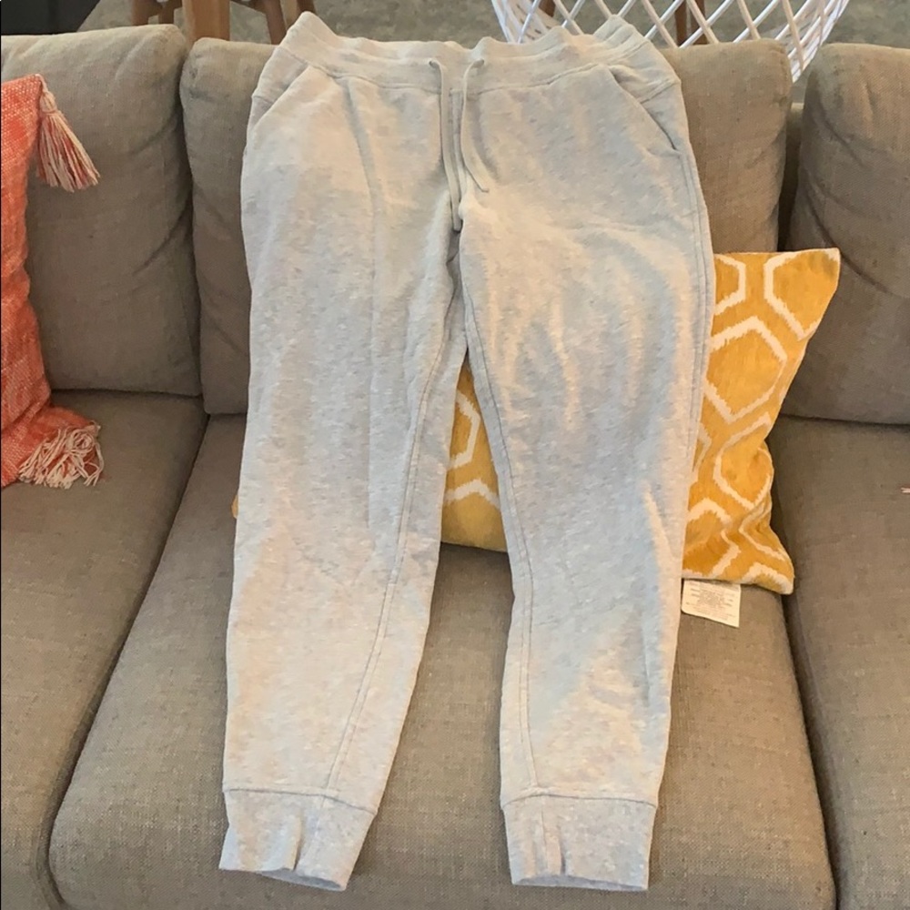Lululemon light grey joggers in an 8